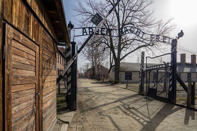Auschwitz and Birkenau Tour - Guide Quality, Hearing, and When the Day Changes