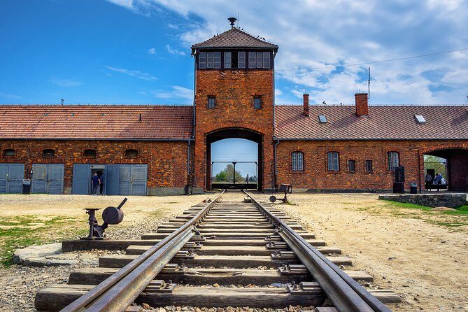 Auschwitz-Birkenau Camp Full-Day Guided Tour from Krakow - Language choice: when it matters (and when it can spoil the day)