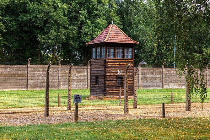 Auschwitz-Birkenau: Fast-Track Ticket & Guided Tour No Transfers - The packed lunch gap: plan for real time between camps