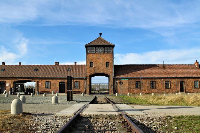 Auschwitz-Birkenau Guided Tour by Private Transport from Krakow - How the day runs from Krakow: pickup to hotel return