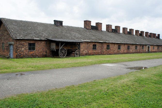 Auschwitz Birkenau guided tour from Krakow private chauffeur - Timing and duration: what a 6–7 hour day really means