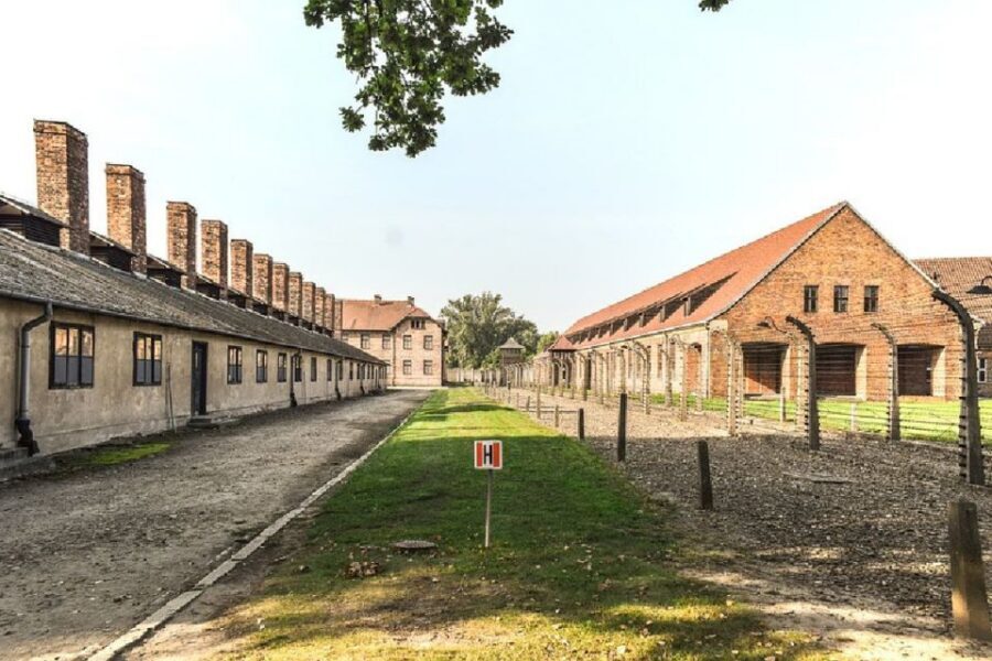 Auschwitz-Birkenau Guided Tour & Transfer from Krakow - Auschwitz I: what you’re actually seeing and why the guide matters