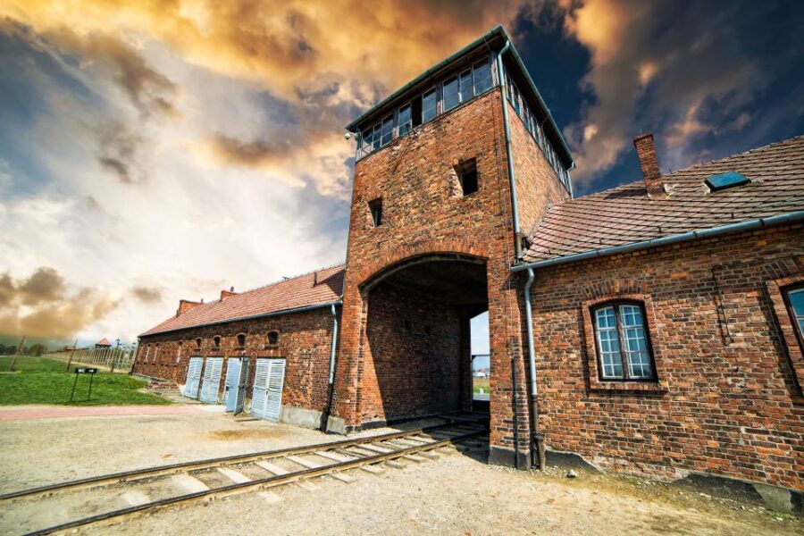 Auschwitz-Birkenau Guided Tour & Transfer from Krakow - Who this Auschwitz-Birkenau tour suits (and who should skip it)