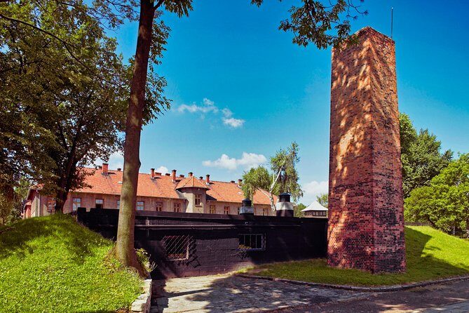Auschwitz Birkenau Guided tour with transport - Group dynamics: pacing, repetition, and how to get the most from the guide
