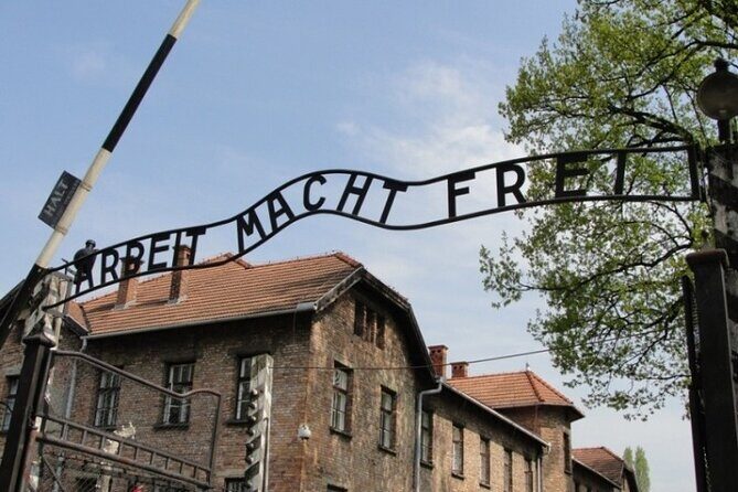 Auschwitz Birkenau Round Transfer, Private Driver from Krakow - The 7-hour rhythm: timing, drive time, and why it feels manageable
