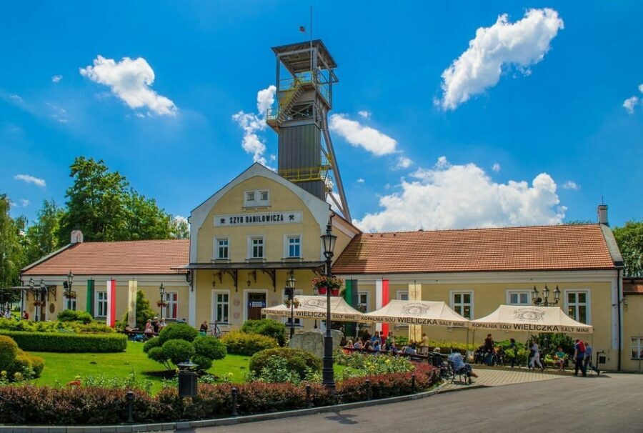 Auschwitz-Birkenau & Salt Mine Tour in One Day from Krakow - Auschwitz-Birkenau: what your English guide really helps with
