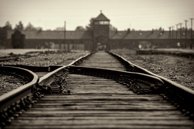Auschwitz-Birkenau tour from Krakow with private driver - Auschwitz-Birkenau tour with private driver: the day runs smoother