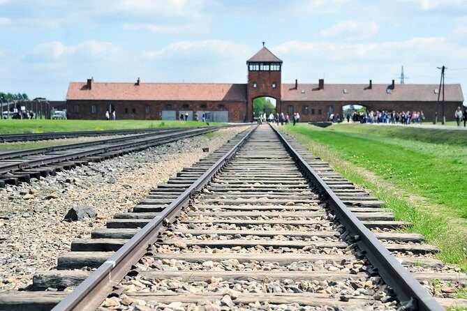 Auschwitz-Birkenau Tour Guide and Jewish museum and synagogue - Getting from Krakow to Auschwitz without losing your day