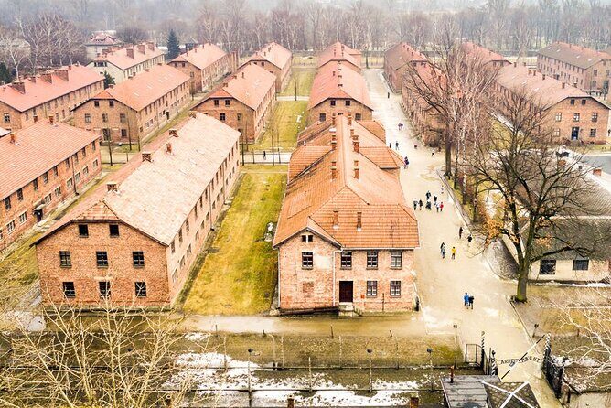 Auschwitz-Birkenau Tour Guide and Jewish museum and synagogue - Should you book this Auschwitz-Birkenau + Jewish museum and synagogue tour?