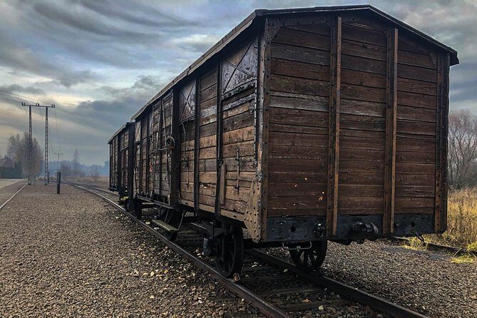 Auschwitz - Birkenau Tour with Private Transport from Krakow - The drive as part of the experience: Wi‑Fi, comfort, and a calm lead-in