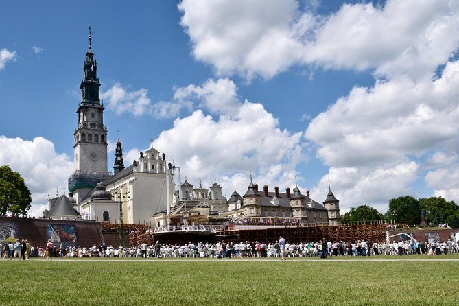 Black Madonna Czestochowa Jasna Gora Private Tour From Krakow - The Black Madonna Stop: 30 Minutes With a Lot of Meaning