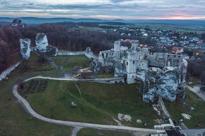 Castles Tour by The Eagles' Nests Trail, day tour from Krakow - Ogrodzieniec Castle: Witcher Fame Meets Real Stone