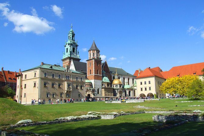 City Tour by electric car- Krakow - How the Pre-Recorded Commentary Works (and When It Fits)