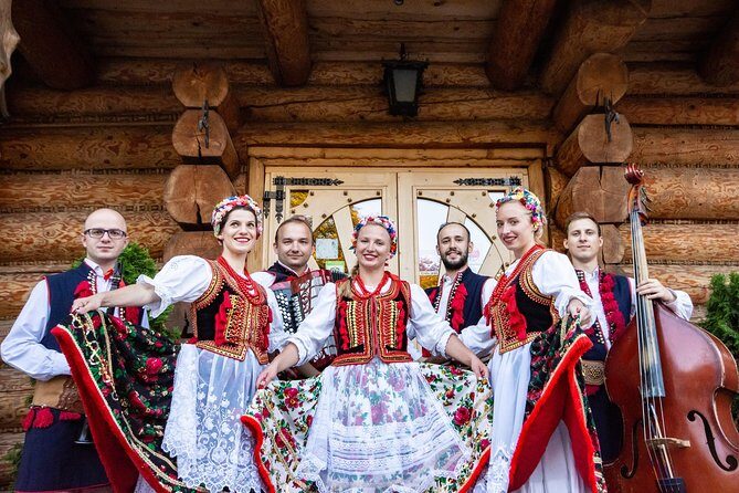 Cottage Style Evening with Folk Show and Traditional Feast from Krakow - The Restaurant Setting: Rustic Décor and Lake Views