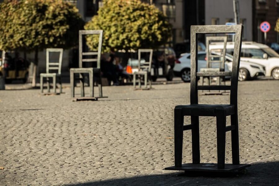 Cracow - Guided Tour of the Jewish Ghetto - Key things you’ll notice on this Krakow Jewish Ghetto tour