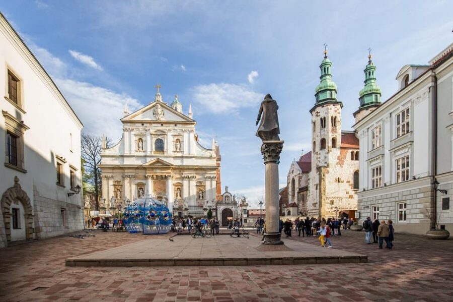 Cracow's Old Town sightseeing & St. Mary's Basilica Visit - Market Square to Cloth Hall: how trade shaped the streets