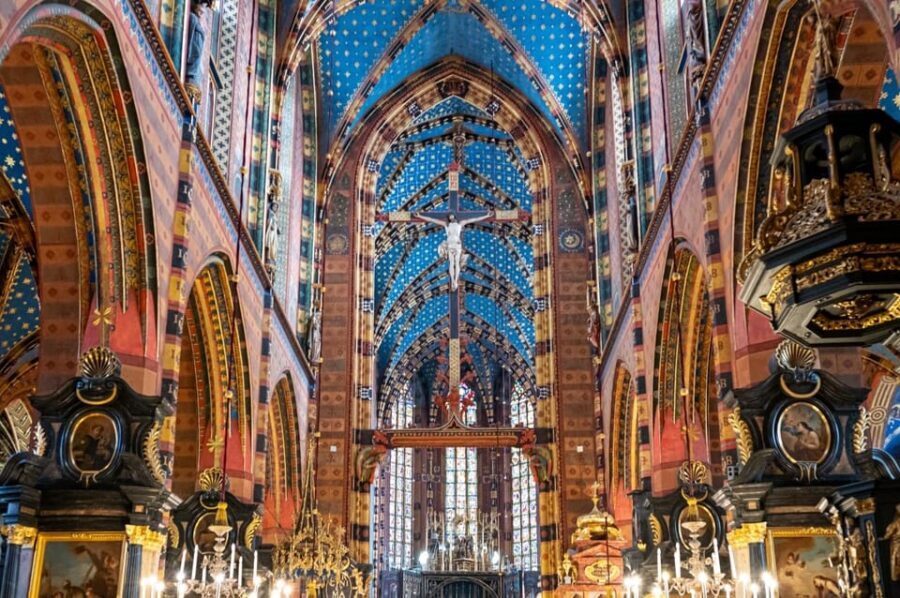 Cracow's Old Town sightseeing & St. Mary's Basilica Visit - Main Square orientation: the fastest way to get your bearings