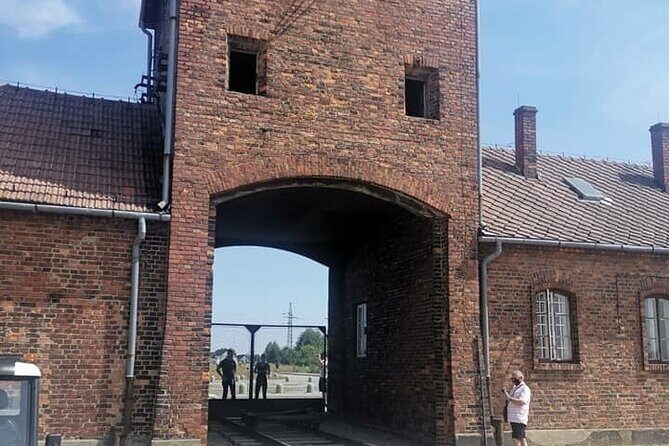 CV-Visit to the Auschwitz Camp in Italian with departure from Krakow - Quick hits before you go