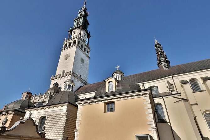 Czestochowa the Black Madonna Day Tour from Krakow - Pieskowa Skala castle: a picturesque stop with real access limits