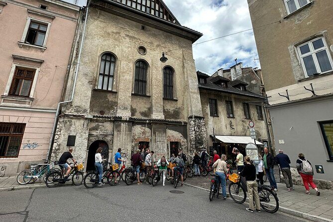 Discover Kraków by Bike with a Dutch guide - Wawel Dragon story and the Royal Castle hill