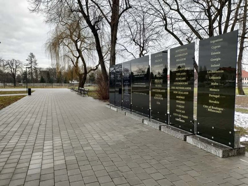 From Krakow: Auschwitz-Birkenau Guided Full-Day Tour - Arriving on time: why the Krakow pickup is a big deal