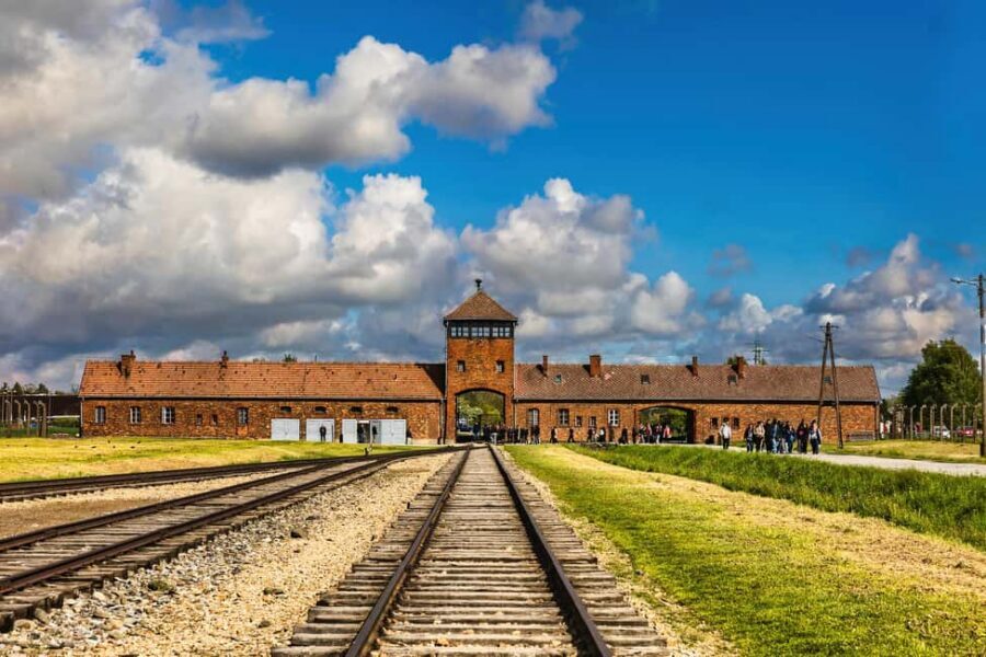 From Krakow: Auschwitz & Birkenau Guided Tour with Pick up - The short break and transfer: catching your breath before Birkenau