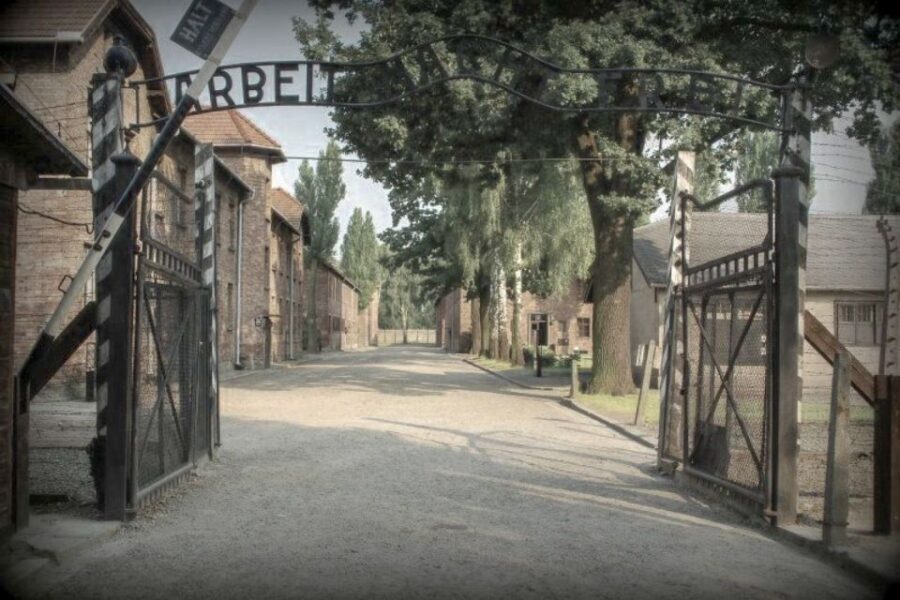 From Krakow: Auschwitz-Birkenau Private or Shared Tour - The short transfer to Birkenau: internal bus and mental transition