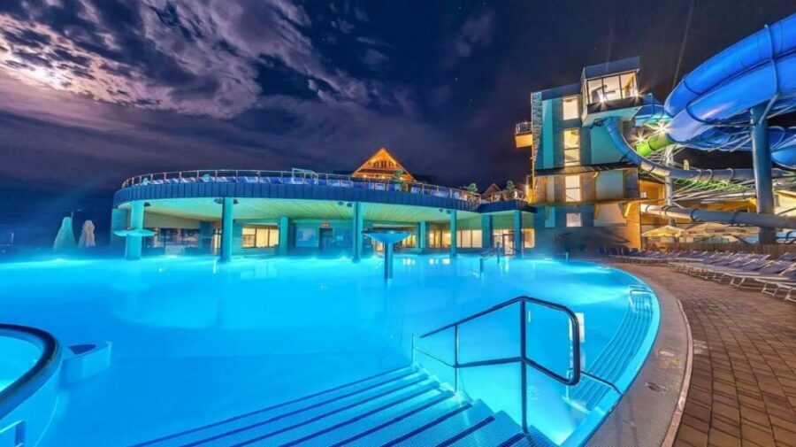 From Krakow: Chochołowskie Thermal Baths Ticket and Transfer - Your 3 hours in the pools: thermal variety without a spa-degree