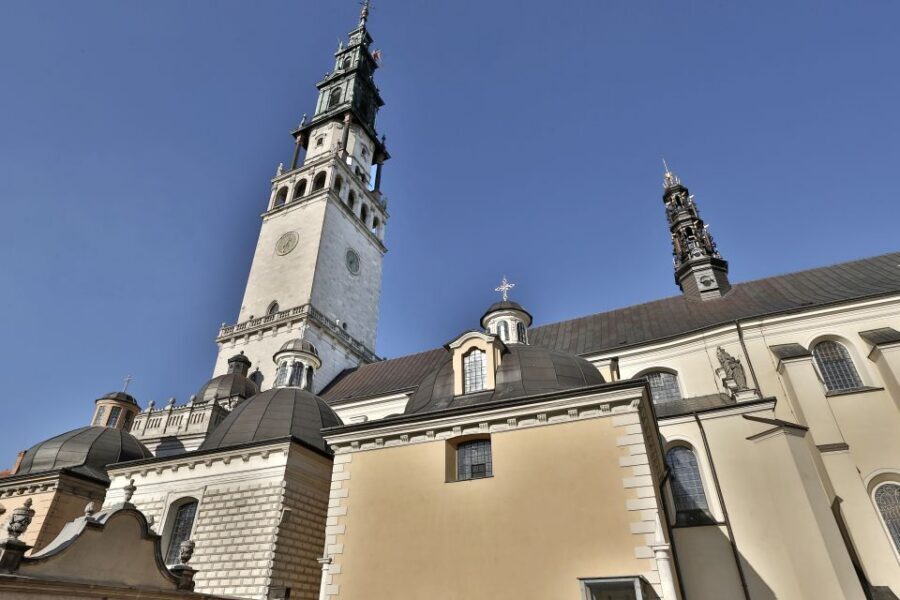 From Krakow: Czestochowa - The Black Madonna - The Basilica, Museum, and Treasury: Guided First, Then Your Choice