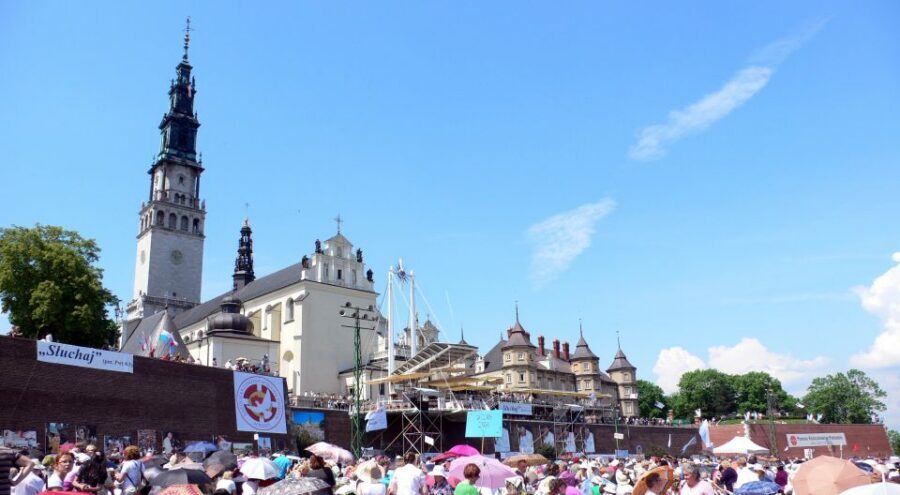 From Krakow: Full-Day Wadowice & Czestochowa Tour - Coffee break and kremowka: the small stop that gives the day air