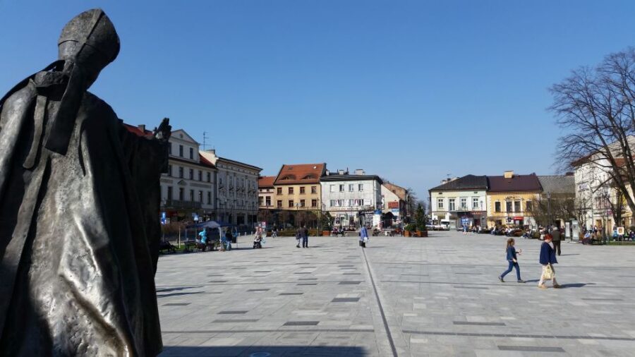 From Krakow: Full-Day Wadowice & Czestochowa Tour - Lunch before heading back: how to make the end of the day easier