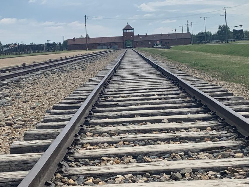 From Krakow: Guided Auschwitz-Birkenau Group Tour by Minivan - How the on-site museum guide shapes the visit
