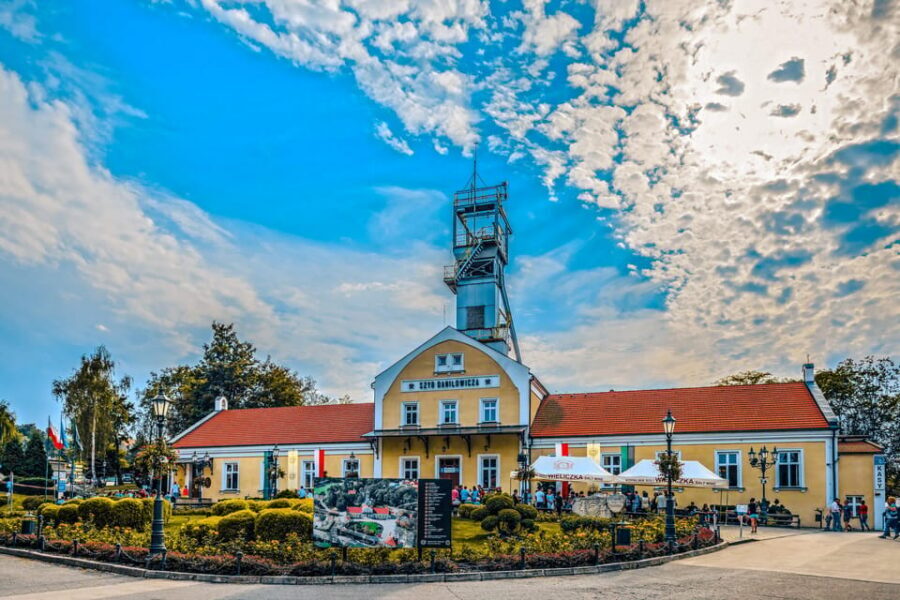 From Krakow: Half-Day Salt Mine and Schindler's Factory Tour - Podgórze break: your real chance to refuel and reset