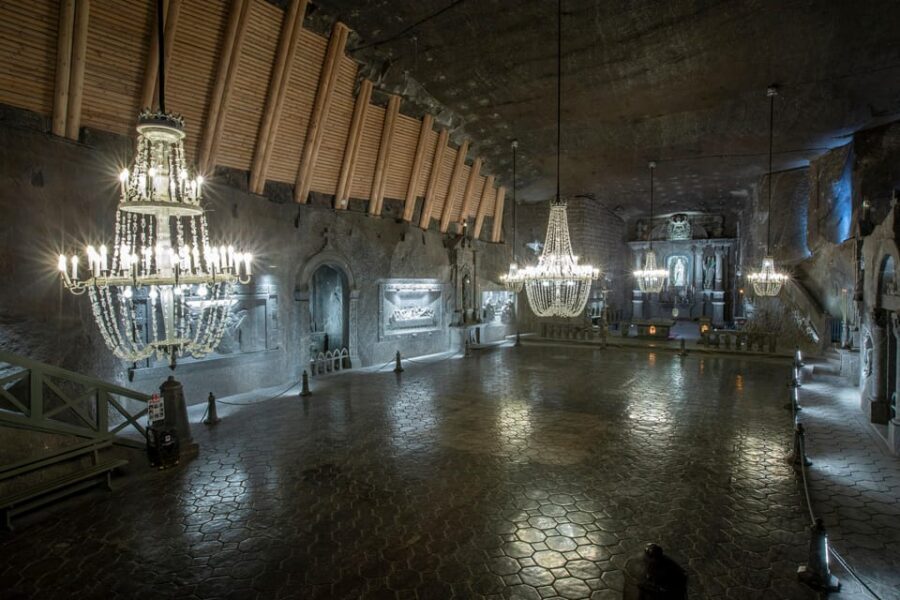 From Krakow: Salt Mine Guided Tour with hotel pick up - How the professional guide and small group size work in real life