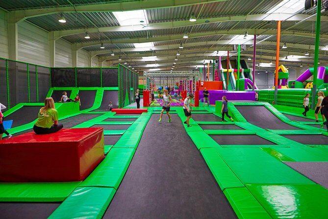 GOjump MEGAPARK Kraków-Sikorki - 1 hour Trampoline Park ticket - JumpBar and arcade time: what non-jumpers do