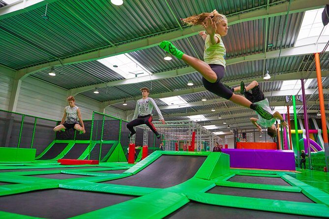 GOjump MEGAPARK Kraków-Sikorki - 1 hour Trampoline Park ticket - Safety briefing and warm-up: the part that makes beginners comfortable