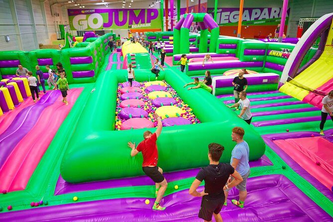 GOjump MEGAPARK Kraków-Sikorki 1h ticket: GOair Inflatable Park - The sock rule: small item, big impact on comfort