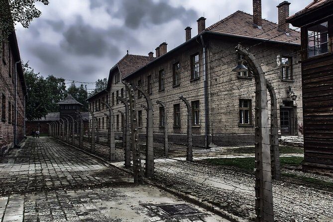 Guided Group Tour to Auschwitz-Birkenau from Krakow - The guide factor: why English live interpretation matters here