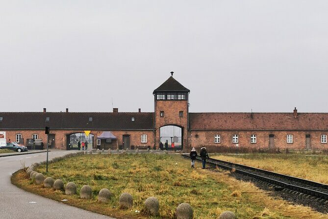 Guided Tour from Krakow to Auschwitz Birkenau with hotel pick up - Auschwitz I: the guided walk, the key sights, and how the headset helps