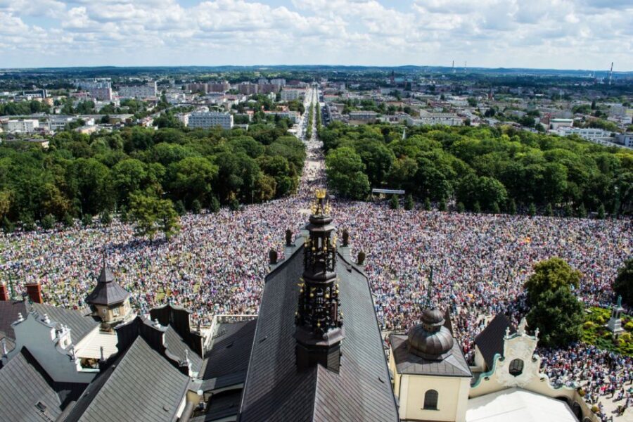 Half-Day Czestochowa Black Madonna Tour from Krakow - Stations of the Cross: bronze statues, greenery, and pilgrim pace