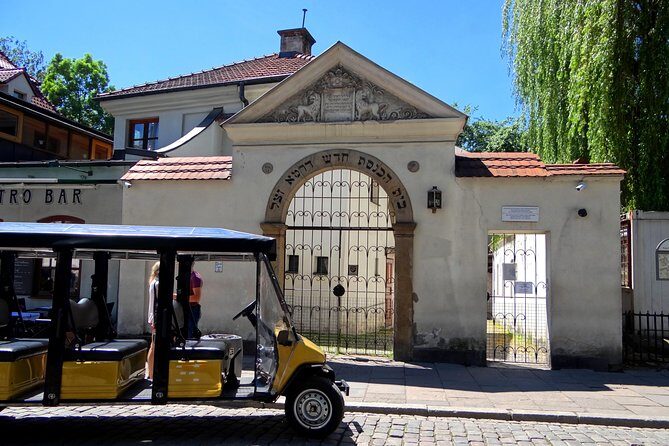 Kazimierz, Jewish Ghetto, Schindler's List story - Golf Cart Tour - Corpus Christi Church and the Kazimierz split you can actually see