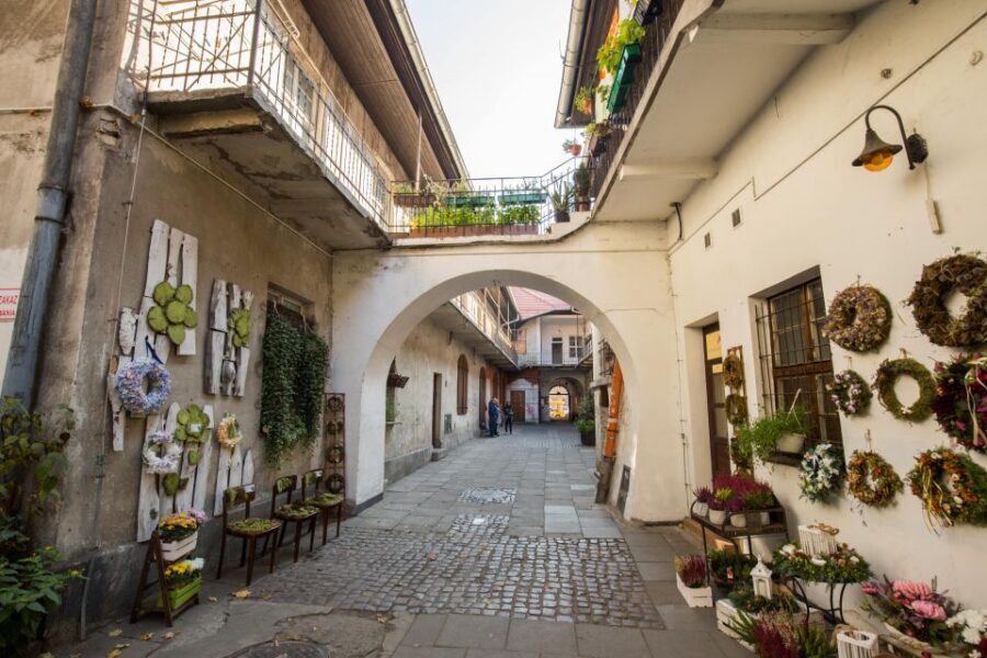 Kazimierz, Schindler's Factory & Ghetto Guided Tour - Plac Nowy: a living square after a heavy narrative