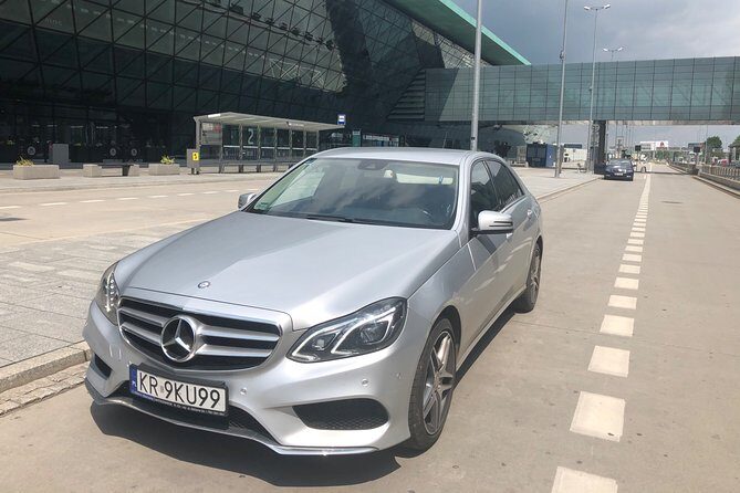 Krakow Airport-City Center and Back -private 2 ways transfer - A smooth first step in Krakow: private airport-to-hotel comfort