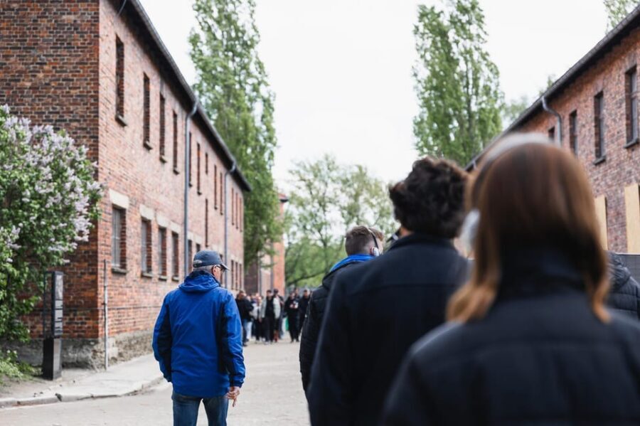 Krakow Auschwitz-Birkenau Memorial Guided Tour Meeting Point - The short transfer: why that 15 minutes isn’t just bus time