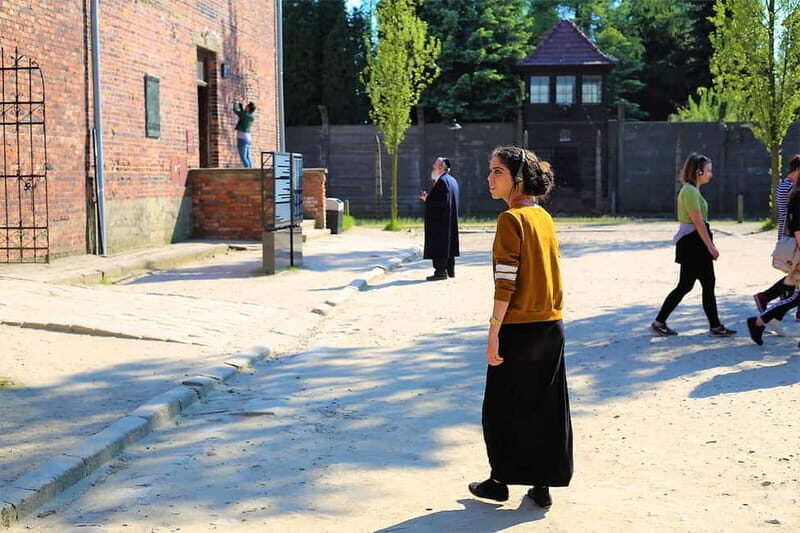 Krakow: Auschwitz-Birkenau Private Guided Tour - Food, water, and what you should plan to carry
