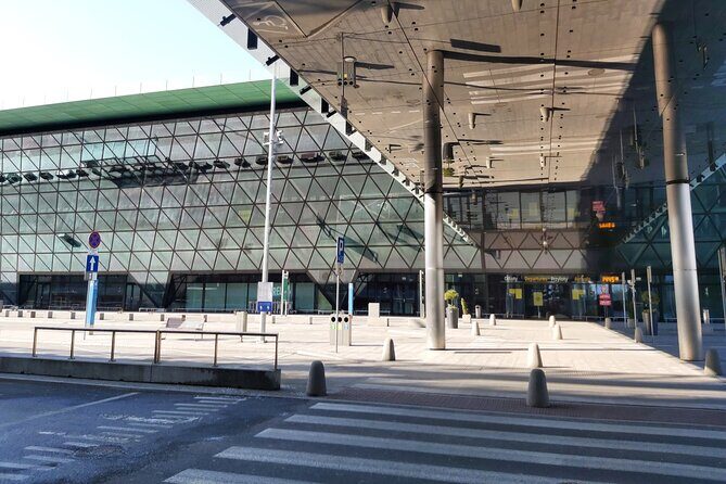 Krakow Balice Airport Transfer: Private Round Trip - Getting dropped at your lobby: how you avoid the “where do we wait?” problem
