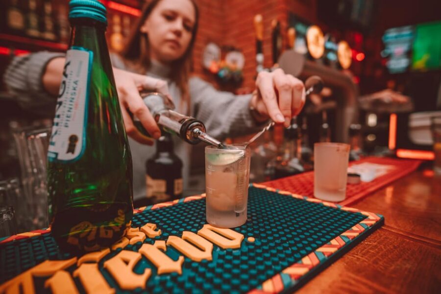 Krakow: Bottomless Brunch with 3-Course Meal and Drinks - Klub Społem Deluxe Meeting Point and How the Night Moves