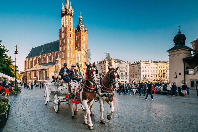 Krakow city tour by electric car - Meeting at plac Jana Matejki 3: how the 2-hour loop plays out