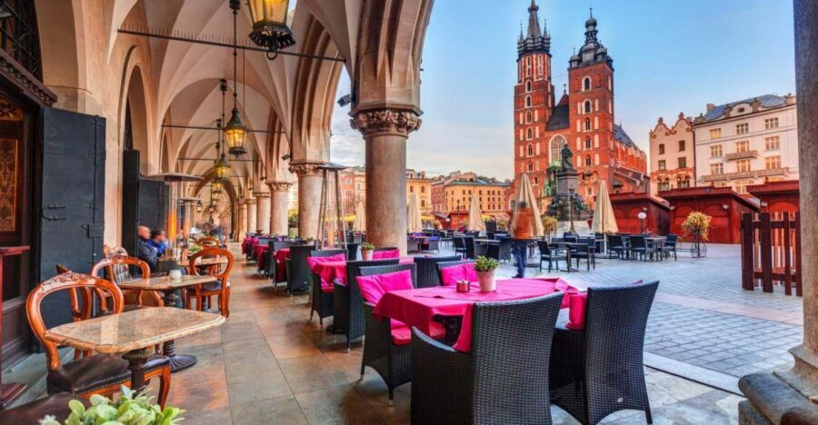 Krakow: E-Car City Tour - Jewish Quarter stops: churches, synagogues, and the mix of eras