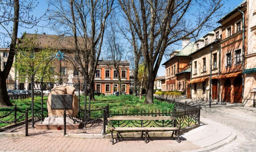 Krakow: Full Tour Regular 1.5h guided city tour by E-Cart - Key points before you go
